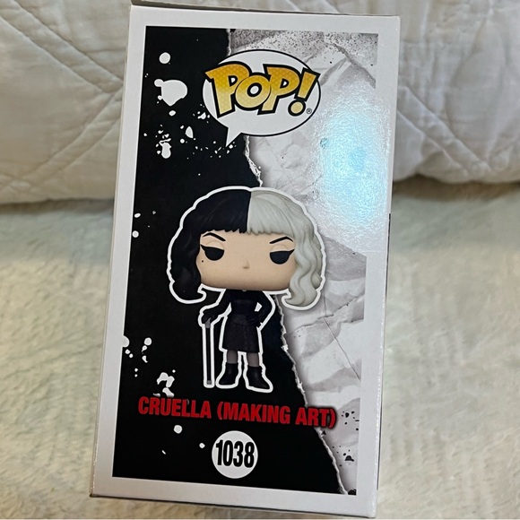 FUNKO POP DISNEY Cruella Making Art  brand new in box - Picture 5 of 5